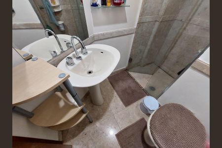 Apartamento à venda com 70m², 3 quartos e 2 vagas Apartamento à venda com 70m², 3 quartos e 2 vagasBanheiro Social