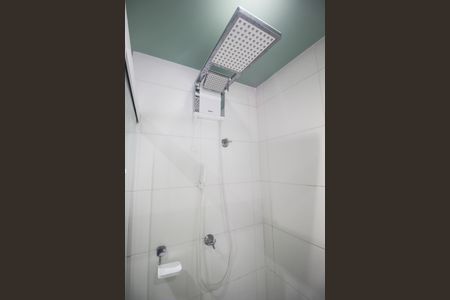 Banheiro de kitnet/studio para alugar com 1 quarto, 27m² em Vila Nova Conceição, São Paulo