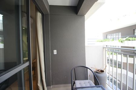 Varanda de kitnet/studio para alugar com 1 quarto, 27m² em Vila Nova Conceição, São Paulo