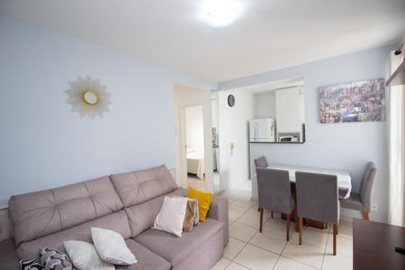 Sala de apartamento à venda com 2 quartos, 48m² em Califórnia, Belo Horizonte