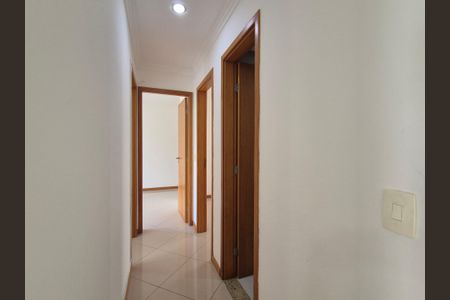 Apartamento à venda com 105m², 3 quartos e 2 vagasCorredor 
