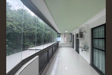 Apartamento à venda com 144m², 4 quartos e 2 vagas Apartamento à venda com 144m², 4 quartos e 2 vagasVaranda