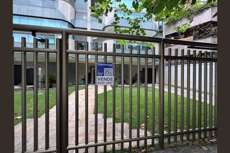 Apartamento à venda com 144m², 4 quartos e 2 vagas Apartamento à venda com 144m², 4 quartos e 2 vagasPlaquinha Quinto Andar