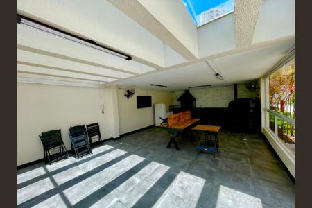 Apartamento para alugar com 64m², 2 quartos e 1 vagaÁrea comum - Churrasqueira