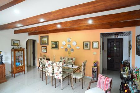 Apartamento para alugar com 145m², 3 quartos e 2 vagas Apartamento para alugar com 145m², 3 quartos e 2 vagasSala