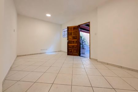 Casa à venda com 170m², 3 quartos e 2 vagas Casa à venda com 170m², 3 quartos e 2 vagasEdícula - Quarto