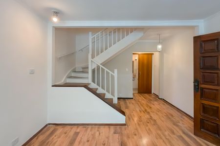 Casa à venda com 170m², 3 quartos e 2 vagas Casa à venda com 170m², 3 quartos e 2 vagasSala