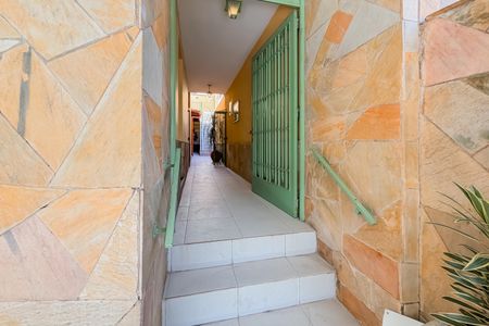 Casa à venda com 170m², 3 quartos e 2 vagas Casa à venda com 170m², 3 quartos e 2 vagasEntrada