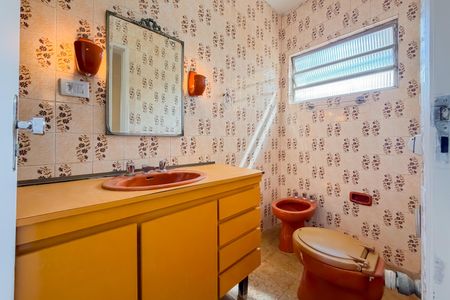 Casa à venda com 170m², 3 quartos e 2 vagas Casa à venda com 170m², 3 quartos e 2 vagasBanheiro do Piso Superior