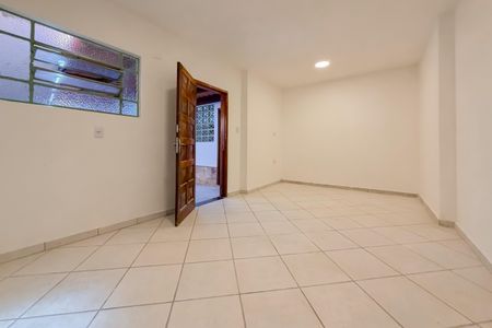 Casa à venda com 170m², 3 quartos e 2 vagas Casa à venda com 170m², 3 quartos e 2 vagasEdícula - Quarto