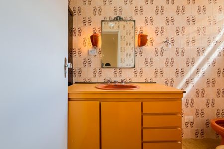 Casa à venda com 170m², 3 quartos e 2 vagas Casa à venda com 170m², 3 quartos e 2 vagasBanheiro do Piso Superior