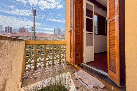 Casa à venda com 170m², 3 quartos e 2 vagas Casa à venda com 170m², 3 quartos e 2 vagasQuarto 2 - Varanda