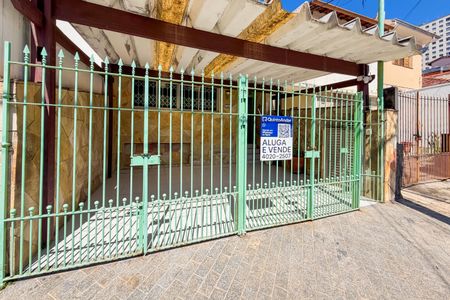 Casa à venda com 170m², 3 quartos e 2 vagas Casa à venda com 170m², 3 quartos e 2 vagasFachada