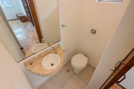 Casa à venda com 170m², 3 quartos e 2 vagas Casa à venda com 170m², 3 quartos e 2 vagasLavabo