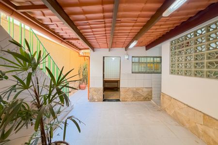 Casa à venda com 170m², 3 quartos e 2 vagas Casa à venda com 170m², 3 quartos e 2 vagasÁrea Externa