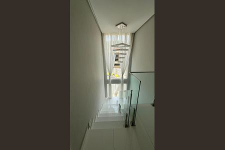 Casa para alugar com 150m², 2 quartos e 1 vaga Casa para alugar com 150m², 2 quartos e 1 vagaEscada