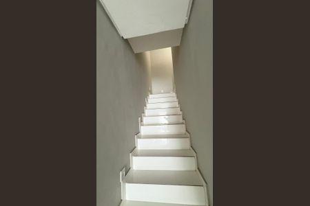 Casa para alugar com 150m², 2 quartos e 1 vaga Casa para alugar com 150m², 2 quartos e 1 vagaEscada