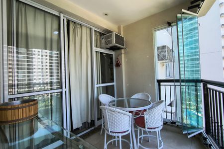 Apartamento à venda com 75m², 2 quartos e 1 vagaVaranda