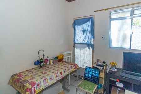 Sala de casa para alugar com 1 quarto, 80m² em Bento Ribeiro, Rio de Janeiro