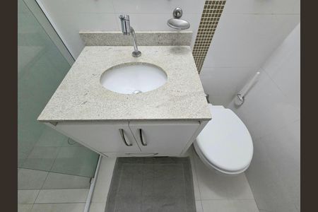 Apartamento à venda com 70m², 2 quartos e 2 vagas Apartamento à venda com 70m², 2 quartos e 2 vagasBanheiro Social
