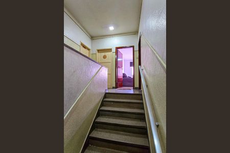 Apartamento à venda com 60m², 3 quartos e 1 vagaEscada