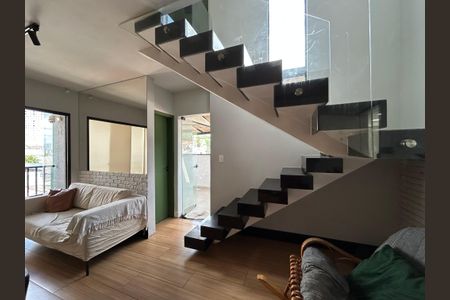 Apartamento à venda com 80m², 2 quartos e 2 vagasEscada