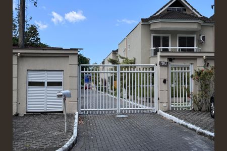 Apartamento para alugar com 120m², 2 quartos e 1 vaga Apartamento para alugar com 120m², 2 quartos e 1 vagaFachada