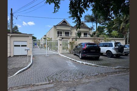 Apartamento para alugar com 120m², 2 quartos e 1 vaga Apartamento para alugar com 120m², 2 quartos e 1 vagaFachada