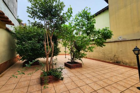 Casa à venda com 244m², 3 quartos e 2 vagasQuintal