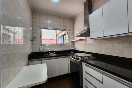 Casa à venda com 244m², 3 quartos e 2 vagasCozinha 