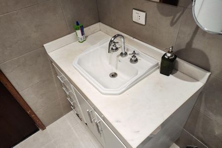 Casa à venda com 244m², 3 quartos e 2 vagasBanheiro Social 