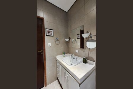 Casa à venda com 244m², 3 quartos e 2 vagasBanheiro Social 