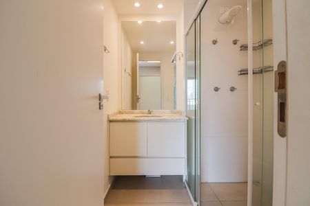 Banheiro de kitnet/studio para alugar com 1 quarto, 29m² em Butantã, São Paulo