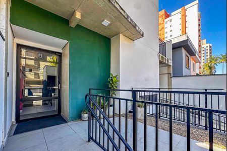 Apartamento para alugar com 37m², 2 quartos e 1 vagaEntrada e Acesso