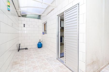 Casa de condomínio à venda com 68m², 2 quartos e 1 vagaQuintal