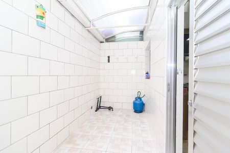 Casa de condomínio à venda com 68m², 2 quartos e 1 vagaQuintal