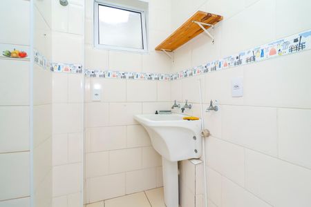 Casa de condomínio à venda com 68m², 2 quartos e 1 vagaÁrea de Serviço