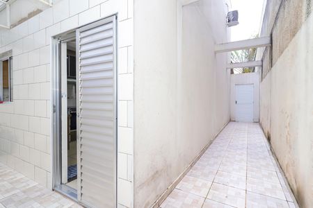 Casa de condomínio à venda com 68m², 2 quartos e 1 vagaQuintal