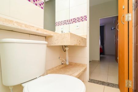 Casa de condomínio à venda com 68m², 2 quartos e 1 vagaBanheiro