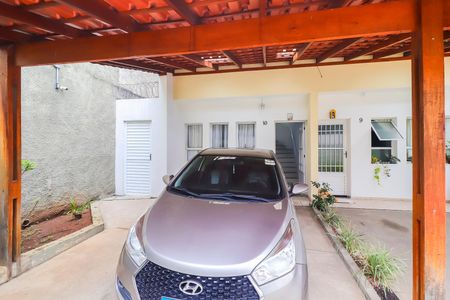 Casa de condomínio à venda com 68m², 2 quartos e 1 vagaGaragem