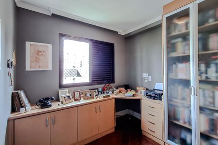 Apartamento à venda com 135m², 4 quartos e 2 vagasQuarto 2