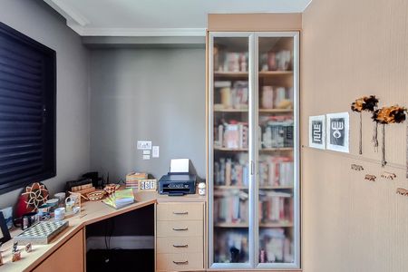 Apartamento à venda com 135m², 4 quartos e 2 vagasQuarto 2