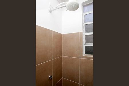 Banheiro de kitnet/studio para alugar com 1 quarto, 36m² em Floresta, Porto Alegre