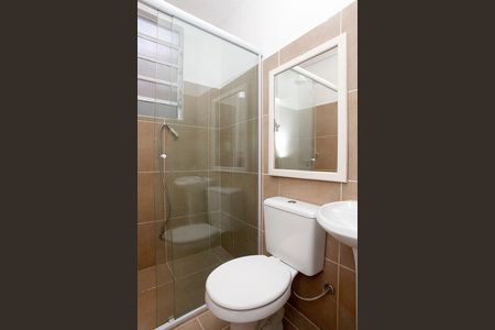 Banheiro de kitnet/studio para alugar com 1 quarto, 36m² em Floresta, Porto Alegre