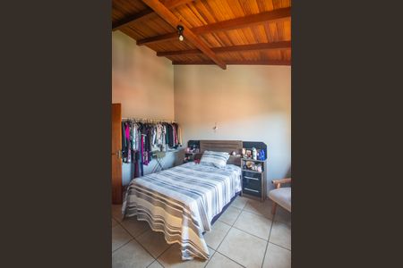 Casa à venda com 225m², 4 quartos e 2 vagasSuite