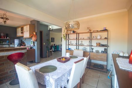 Casa à venda com 225m², 4 quartos e 2 vagasSala