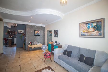 Casa à venda com 225m², 4 quartos e 2 vagasSala