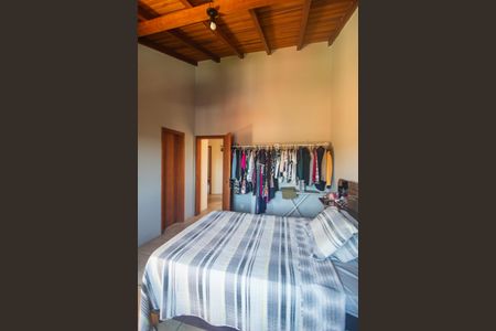 Casa à venda com 225m², 4 quartos e 2 vagasSuite