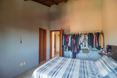 Casa à venda com 225m², 4 quartos e 2 vagasSuite