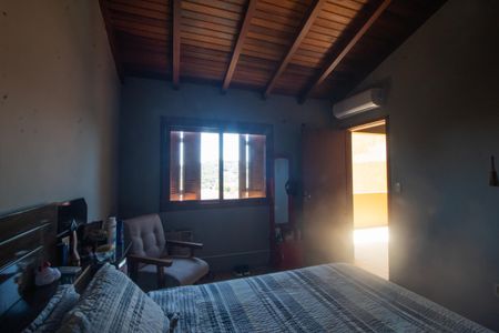 Casa à venda com 225m², 4 quartos e 2 vagasSuite